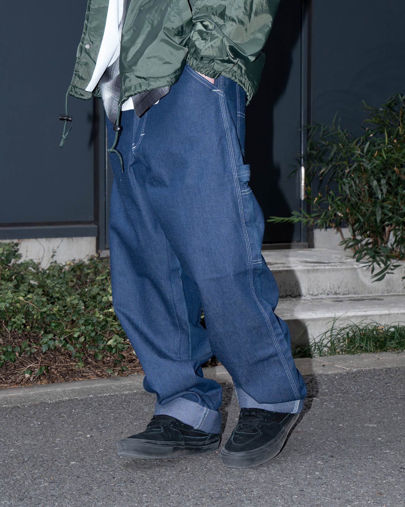 STAN RAY オリジナルペインターパンツを合わせた横姿シルエット