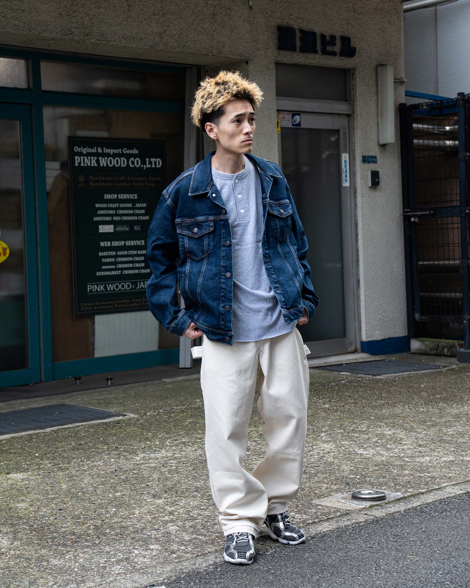 リーバイス 72334 デニムジャケットを主役にした春のスタッフコーデ