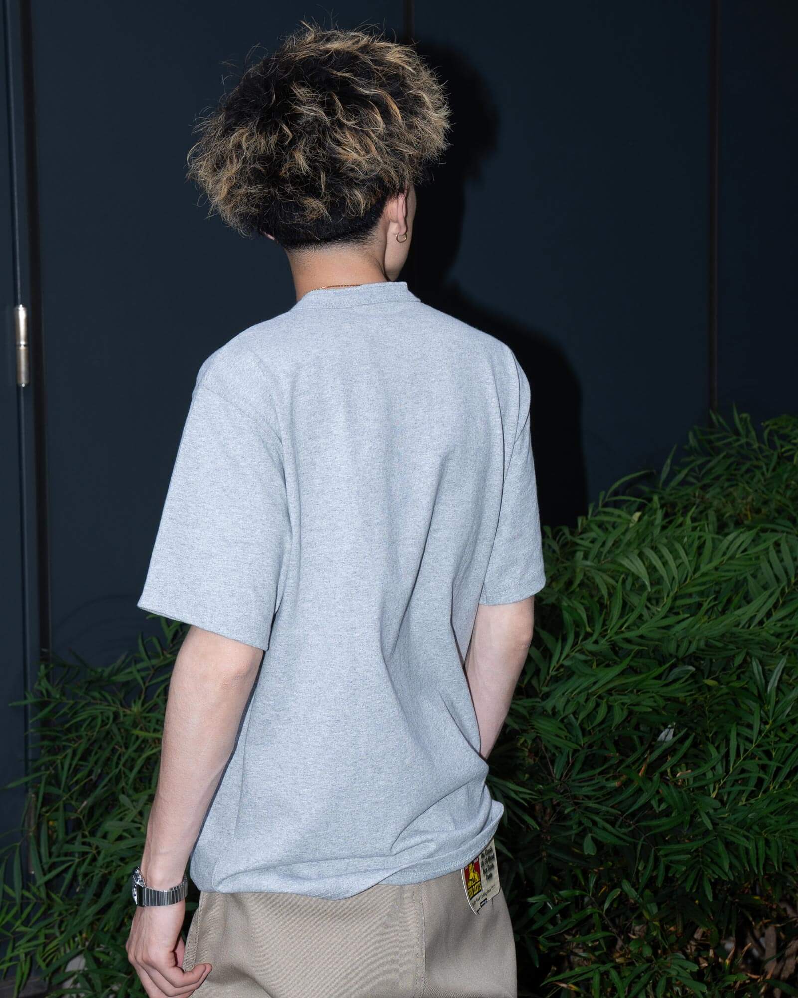 カルクルーの無地Tシャツとベンズパンツの夏コーデ