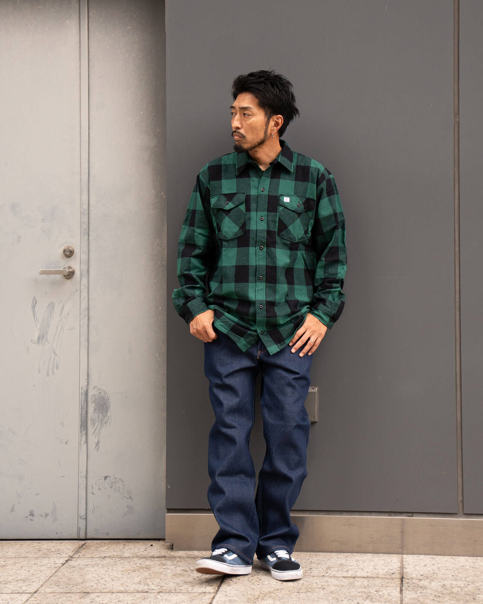REDKAP #PD52 クラッシックリジッドジーンにBIGBILLのグリーン/ブラックのフランネルシャツを合わせたスタッフコーデ