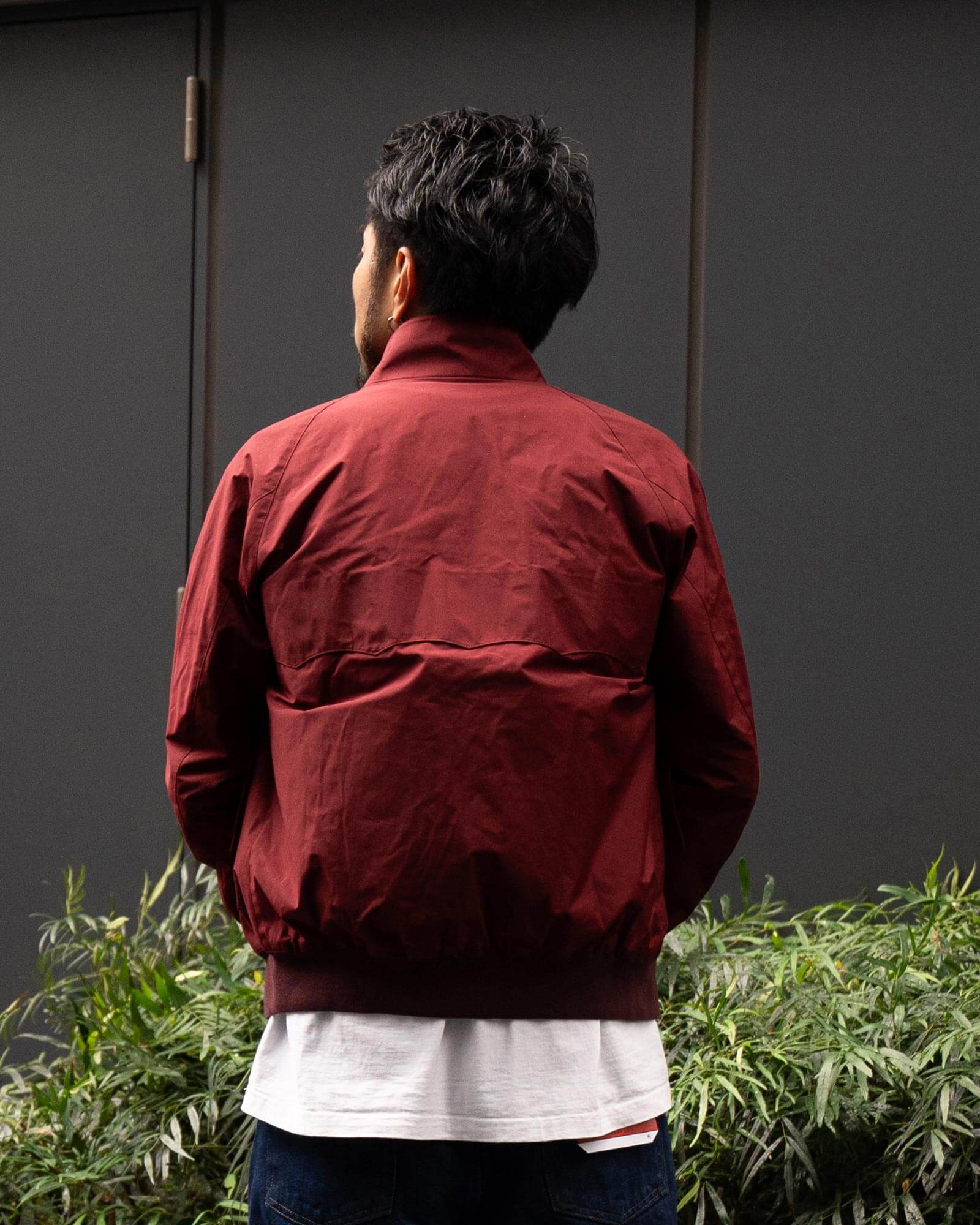 BARACUTA G9 トウニーポートを着用した後ろ姿