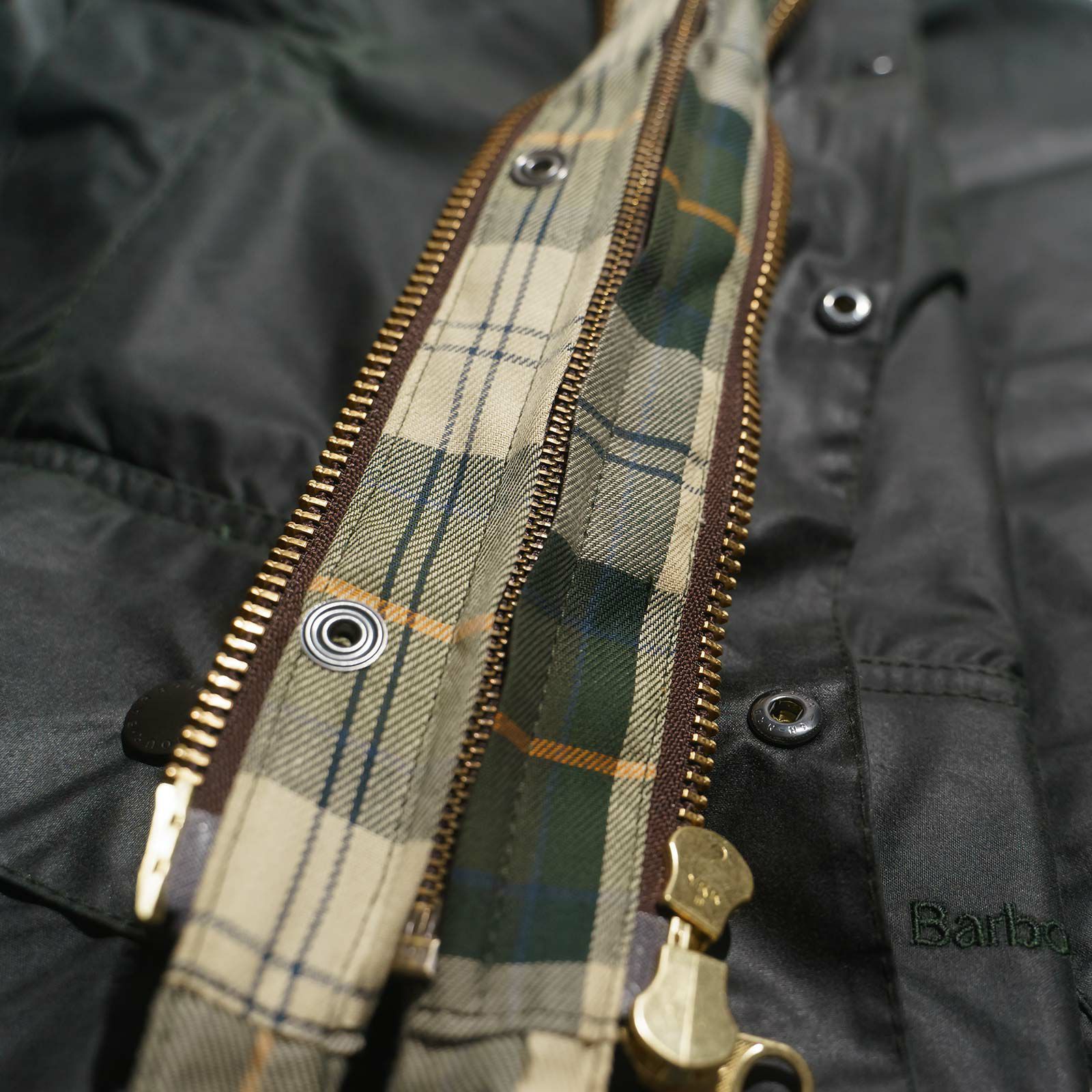 バブアーBarbourビューフォートジャケット｜BEAUFORTバーブァーメンズイギリス製世界流通オリジナルモデルレギュラーモデル定番コーデュロイ襟オイルドコットン防水タータン裏地オーバーコートとしてもセージネイビー