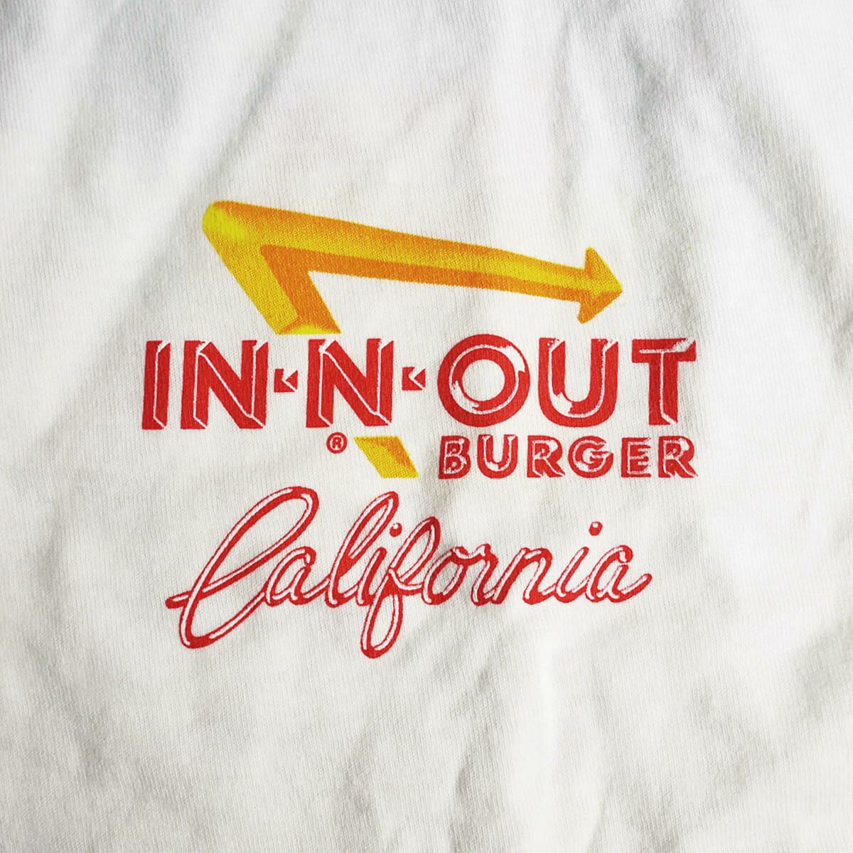 インアンドアウトバーガー半袖Tシャツ1986カリフォルニアファーストドライブスルーホワイト