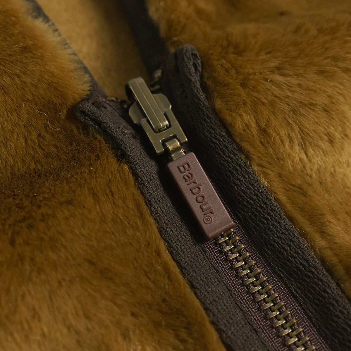 バブアBarbourウォームパイルウエストコート