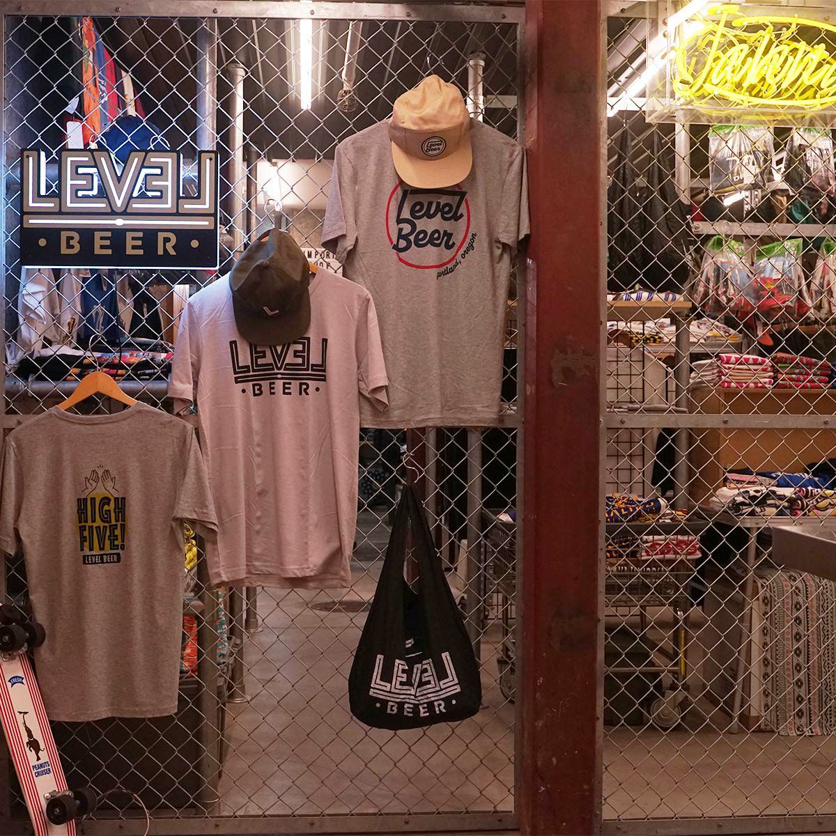 レベルビアLEVELBEER半袖Tシャツハイファイブ