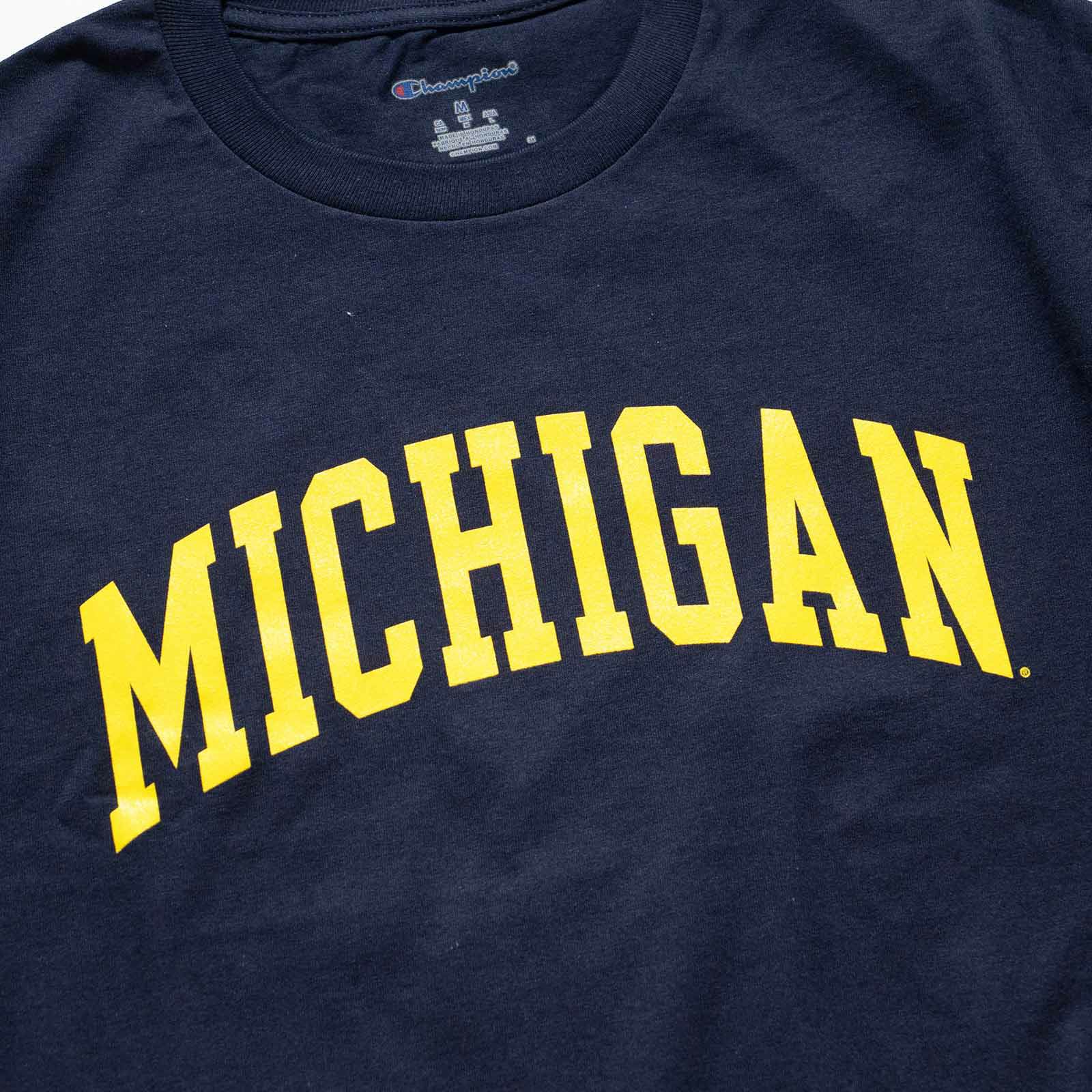 UNIVERSITYOFMICHIGANオフィシャルロゴカレッジTシャツチャンピオンボディ